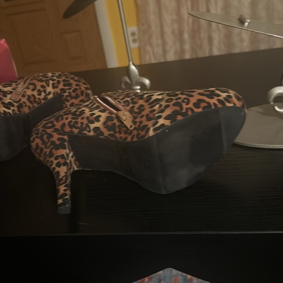 Qupid Leopard Print Booties - Picture 7 of 8